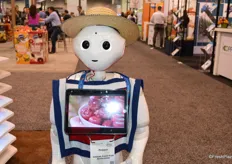 Pepper; the robot of the Chilean Fresh Fruit Association answered questions from show attendees and did a little dance here and there.